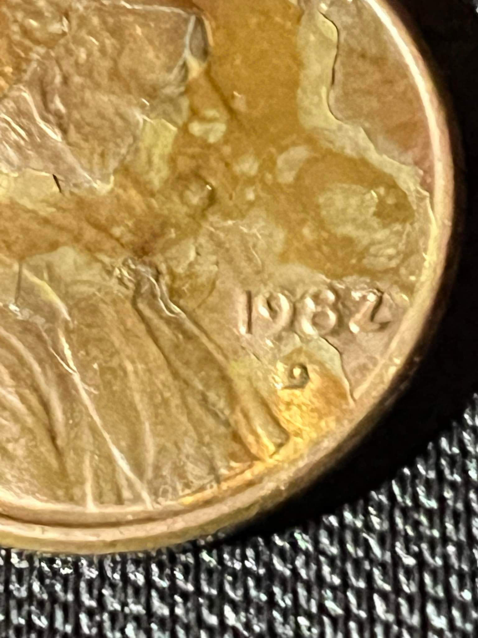 1982-D-Lincoln-Cent-Odd-Cracks-Or-Scaling-Of-Some-Sort